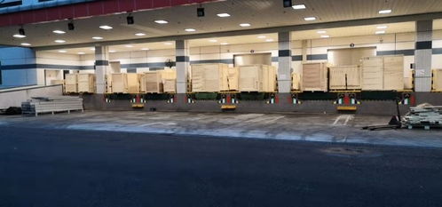 重慶榮昌進廠房設備搬遷服務 折臂吊車、直吊、叉車與平板拖車解決方案