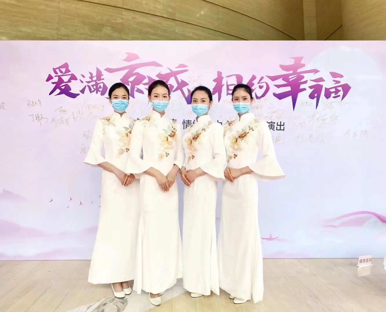 南昌禮儀服務公司、展覽禮儀、活動禮儀、頒獎禮儀、慶典開幕式選擇&ldquo;鳴演傳媒&rdquo;
